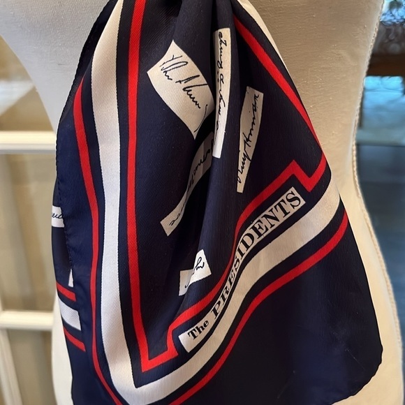 Vintage THE PRESIDENTS Signatures Scarf Patriotic Red White & Blue by Millicent - Picture 12 of 15